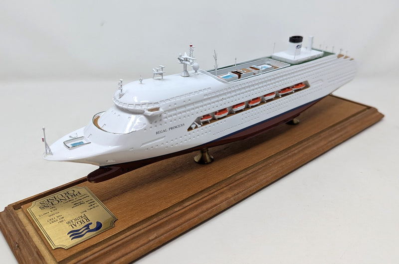 REGAL PRINCESS: 1991 - Cased model in 1:880 scale