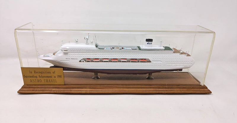 REGAL PRINCESS: 1991 - Cased model in 1:880 scale