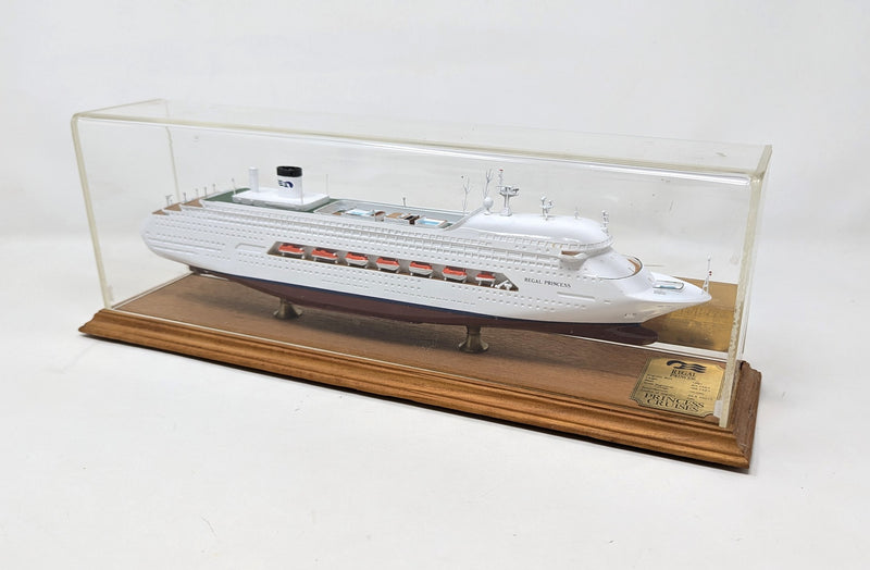 REGAL PRINCESS: 1991 - Cased model in 1:880 scale