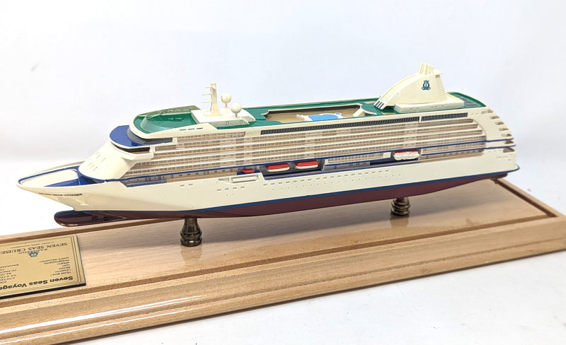 SEVEN SEAS VOYAGER: 2003 - Cased model in 1:670 scale