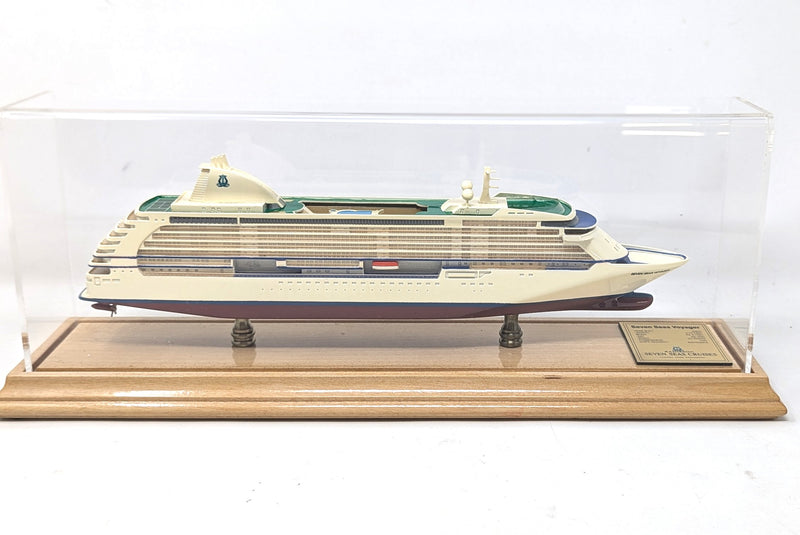 SEVEN SEAS VOYAGER: 2003 - Cased model in 1:670 scale