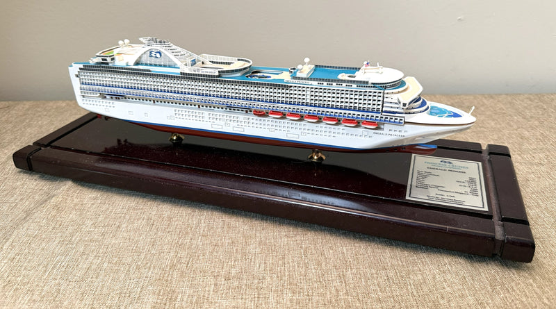 EMERALD PRINCESS: 2007 - Maritime Replicas cased model