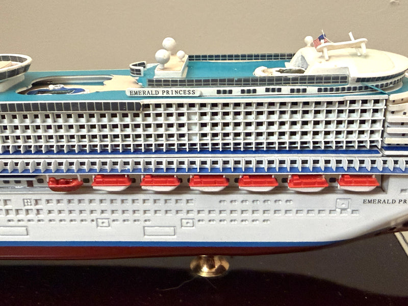 EMERALD PRINCESS: 2007 - Maritime Replicas cased model