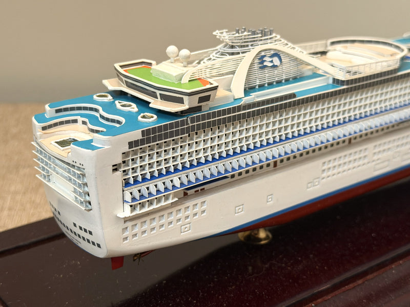 EMERALD PRINCESS: 2007 - Maritime Replicas cased model