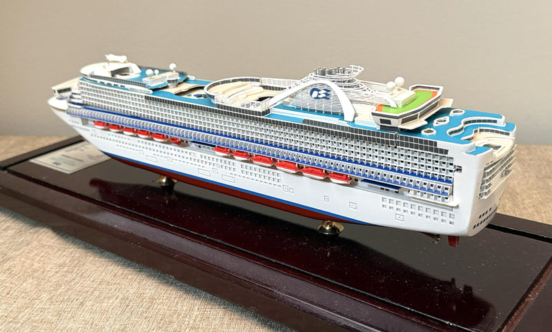 EMERALD PRINCESS: 2007 - Maritime Replicas cased model