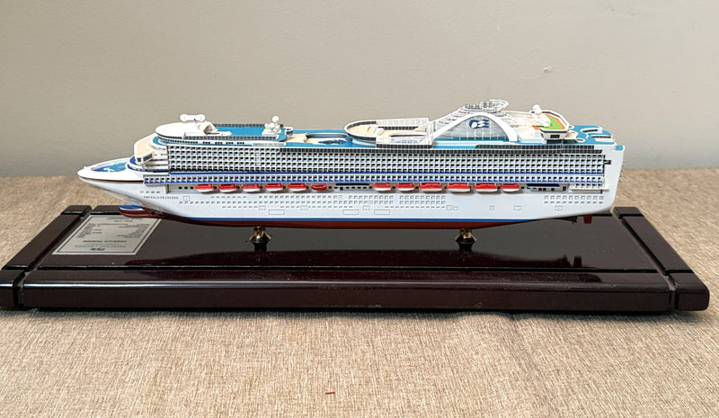 EMERALD PRINCESS: 2007 - Maritime Replicas cased model