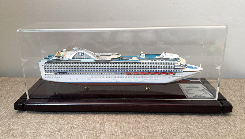 EMERALD PRINCESS: 2007 - Maritime Replicas cased model