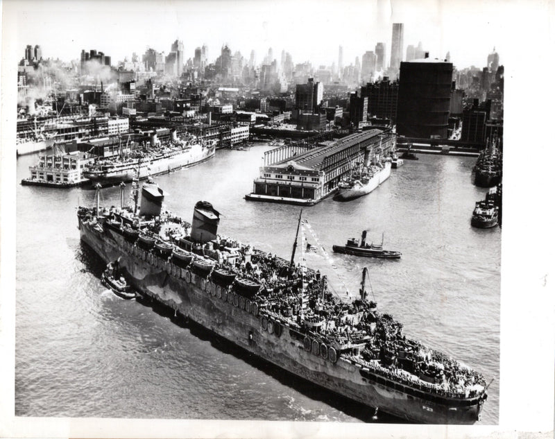 AMERICA: 1940 - 10 original news/publicity photos 1937-1945