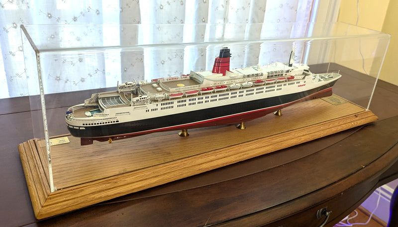 QE2: 1969 - Cased 1:500th scale Maritime Replicas model