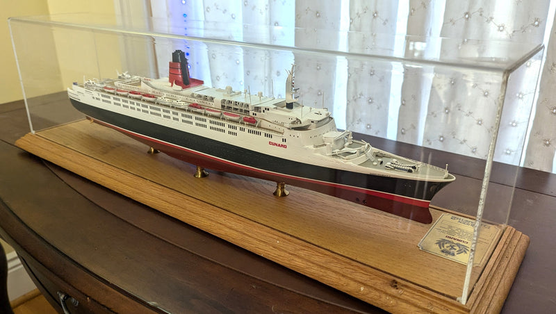 QE2: 1969 - Cased 1:500th scale Maritime Replicas model