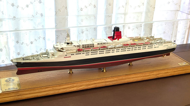 QE2: 1969 - Cased 1:500th scale Maritime Replicas model