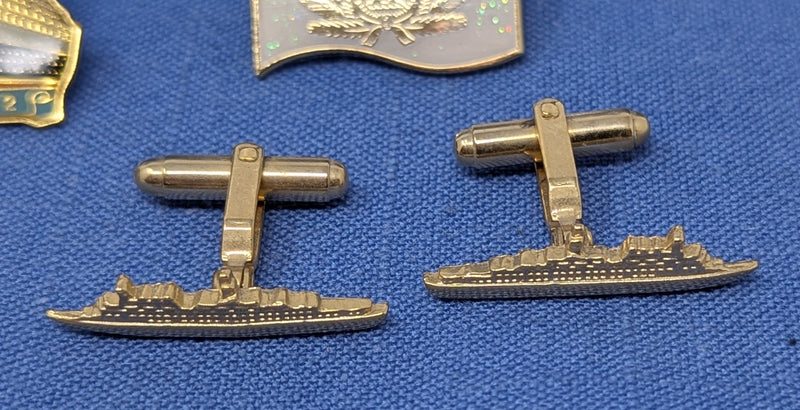 QE2: 1969 - 8 pin souvenirs
