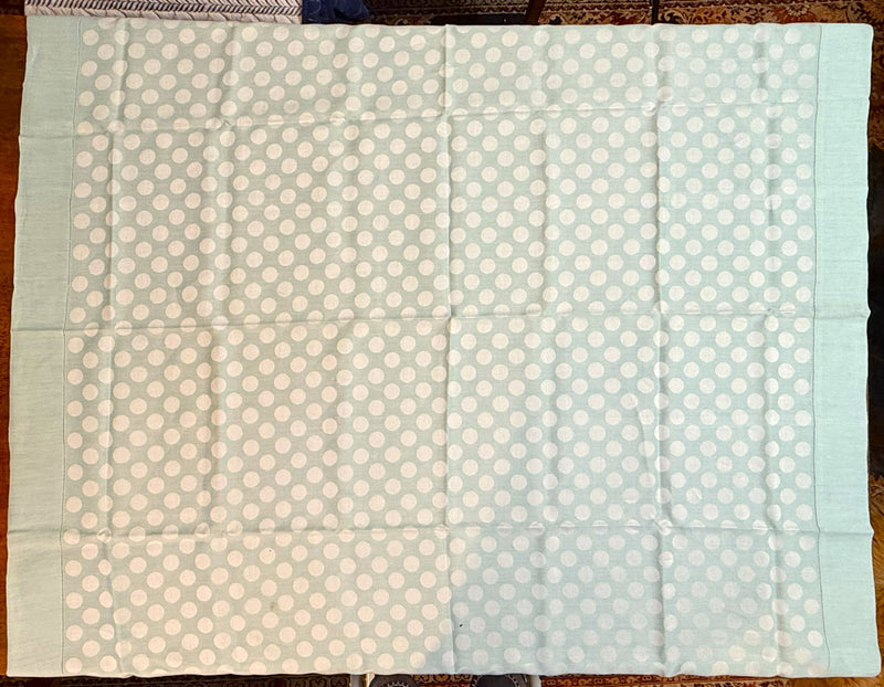 UNITED STATES: 1952 - Beautiful linen tea tablecloth from 1952