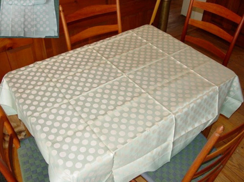 UNITED STATES: 1952 - Beautiful linen tea tablecloth from 1952
