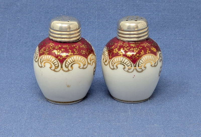 BREMAN & EUROPA - Porcelain portrait salt & pepper shakers in red