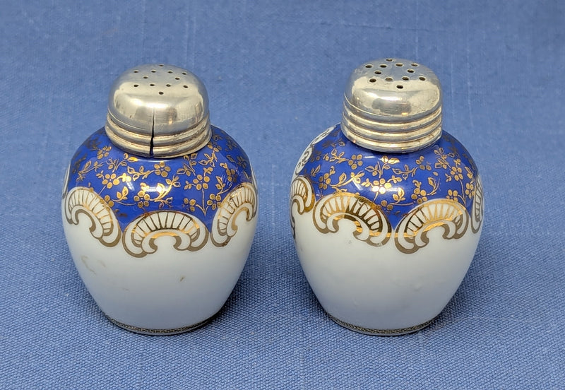 EUROPA: 1953 - Porcelain portrait salt & pepper shakers in blue