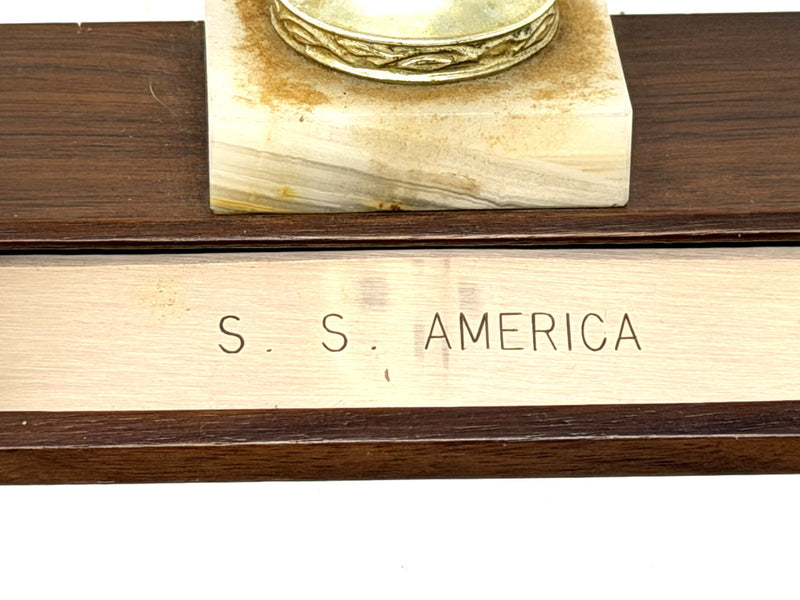 AMERICA: 1940 - Trophy on base