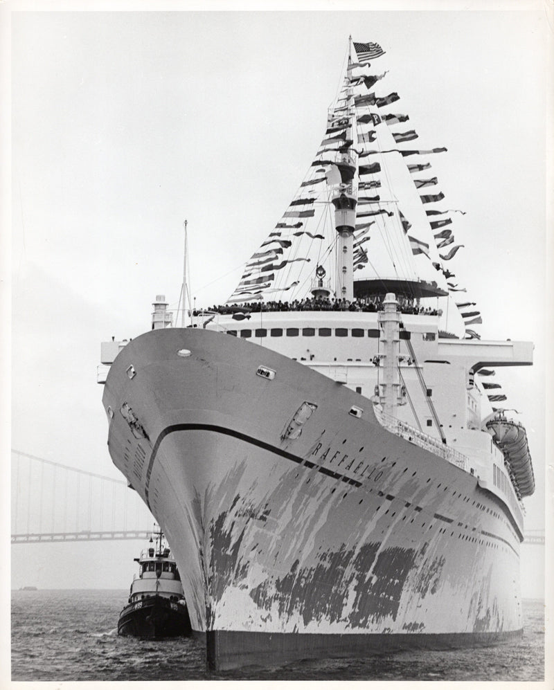 RAFFAELLO: 1965 - Eight large format maiden arrival photos at New York