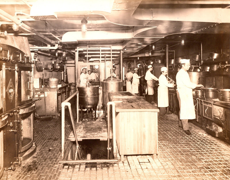 KROONLAND: 1902 - 7 original publicity photos from I.M.M. files