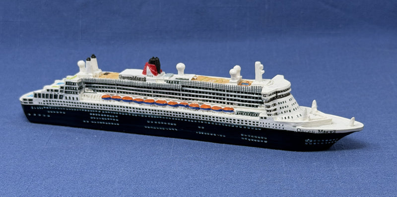 QM2: 2004 - Resin model in 1:1250th scale