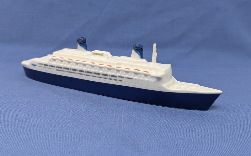 NORWAY: 1962 - Ceramic model from Passport Products